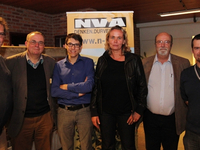 Liesbeth Homans met (een deel van) N-VA Herentals